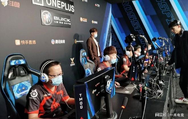 伯恩茅斯搬进新训练中心,太阳报:这就像《007》反派大本营.