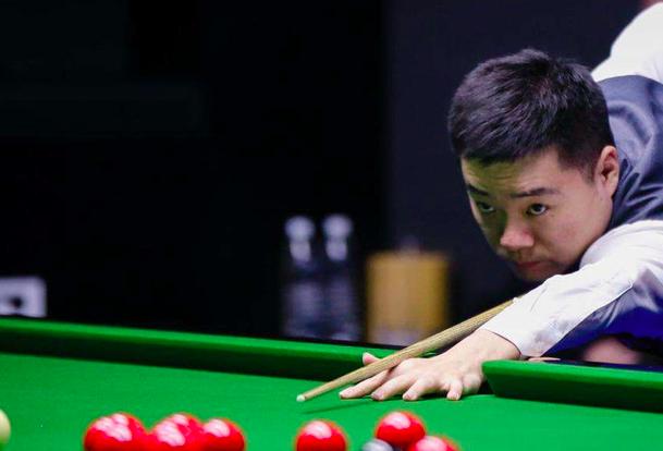 相比之下 相比之下