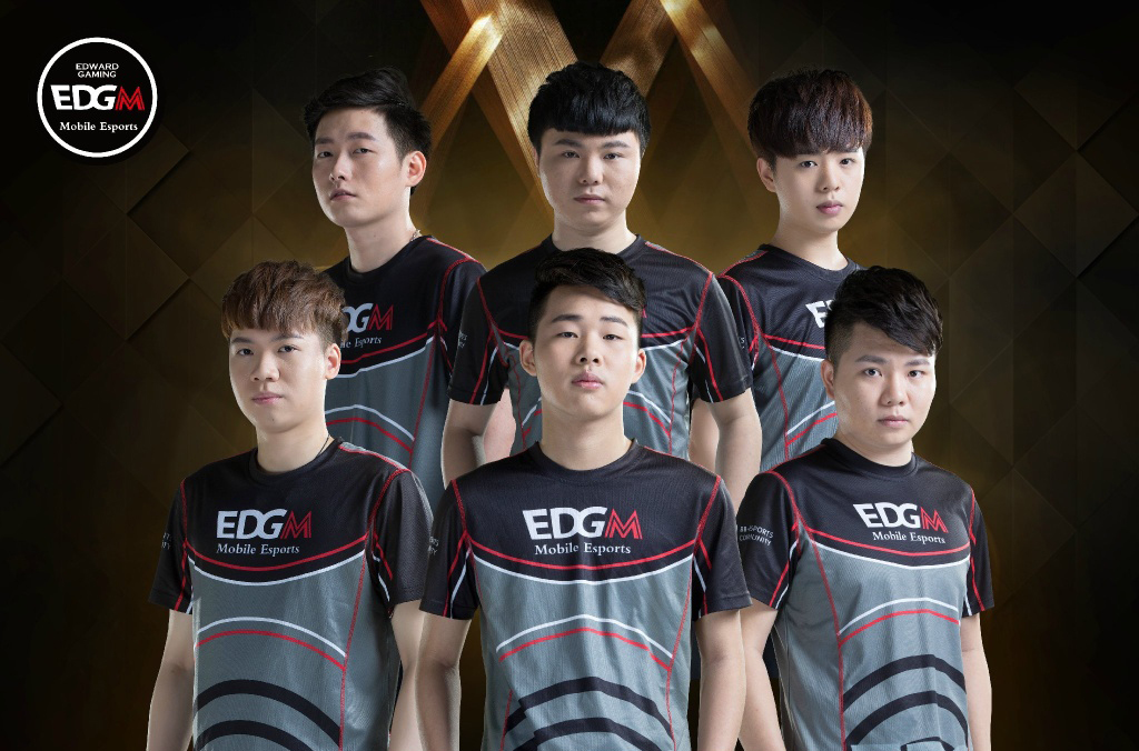 们沉浸在自 们沉浸在自